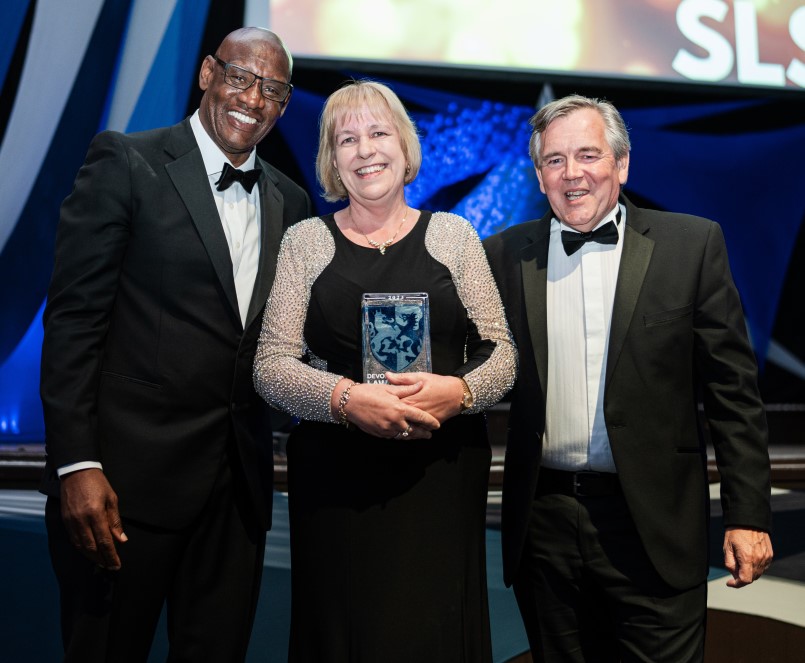  JULIA PERRINS WINS LIFETIME ACHIEVEMENT AWARD AT LEGAL AWARDS